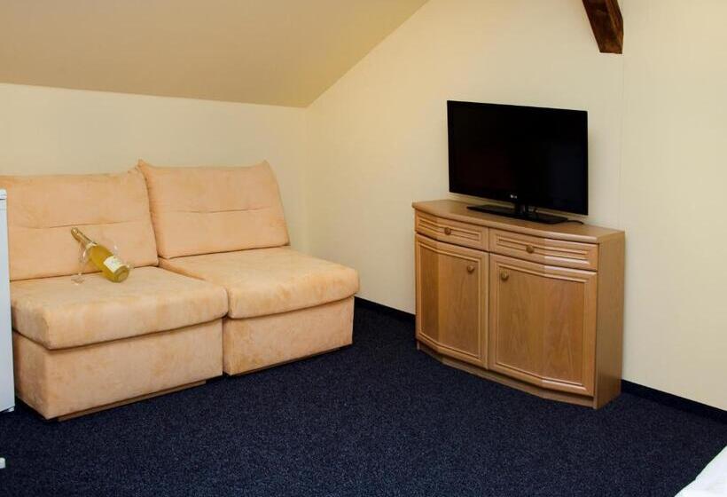 اتاق استاندارد سه نفره, Penzion Dolíček