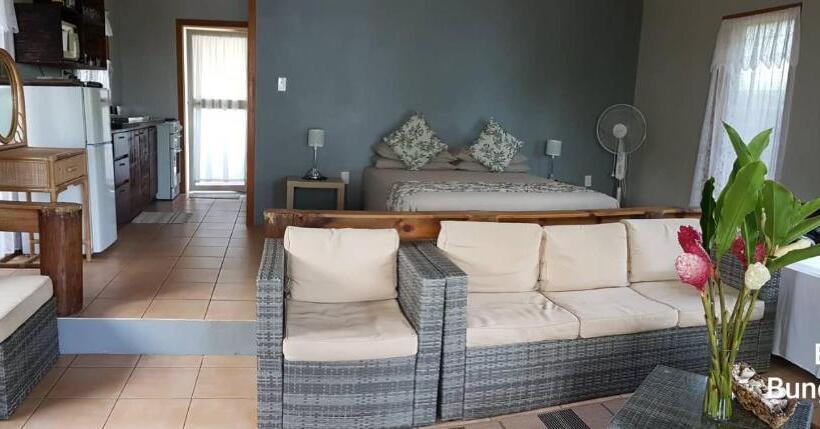 بانگلوی استاندارد, Sunset Palms Rarotonga