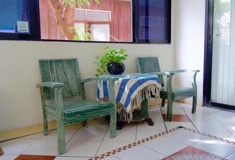 غرفة قياسية, Moonlight House