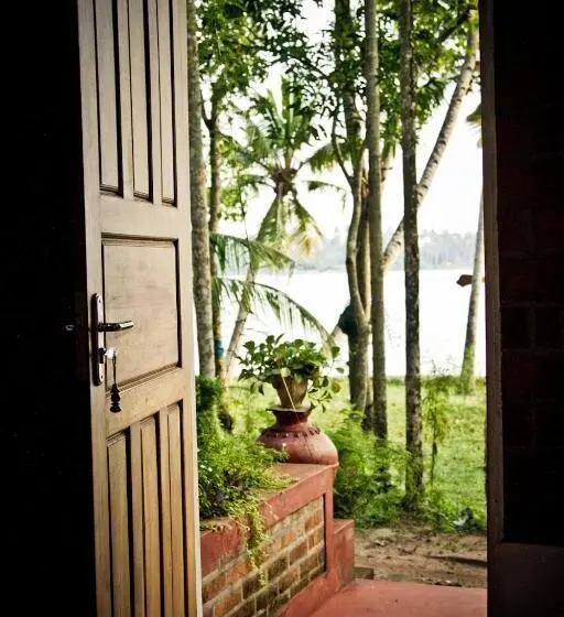Classic room with balcony, Ashtamudi Villa