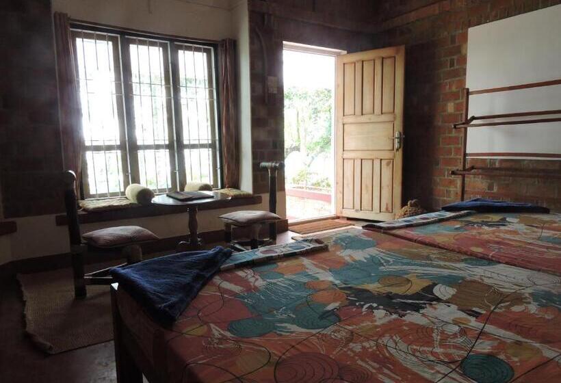 غرفة كلاسيكية مع بلكونة, Ashtamudi Villa