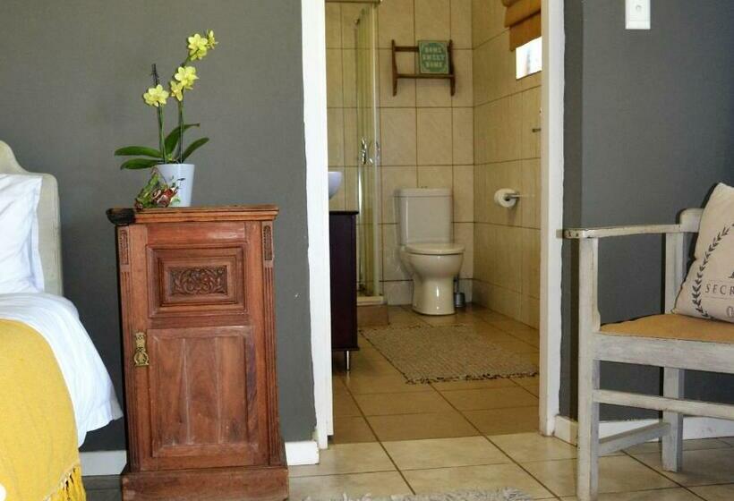 חדר סטנדרט נוף לגינה, Favour House