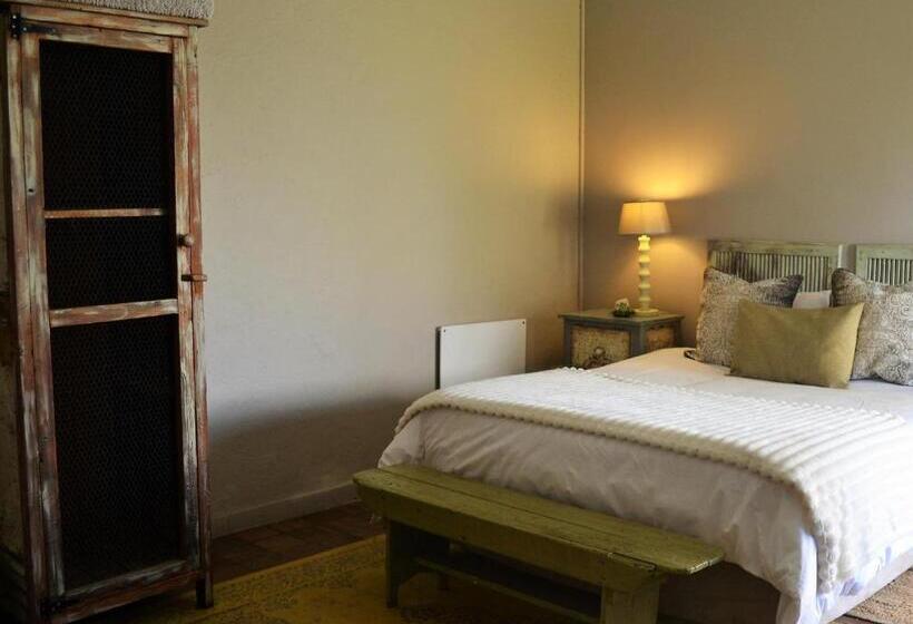 חדר דלוקס, Favour House