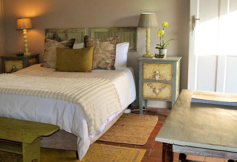 חדר דלוקס, Favour House