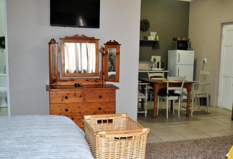 חדר משפחתי, Favour House