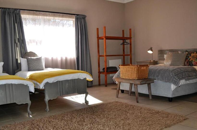 חדר משפחתי, Favour House