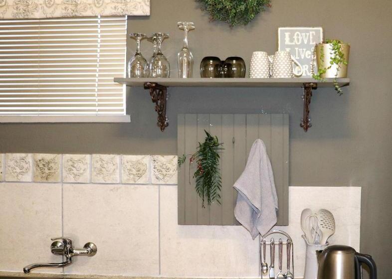 חדר משפחתי, Favour House