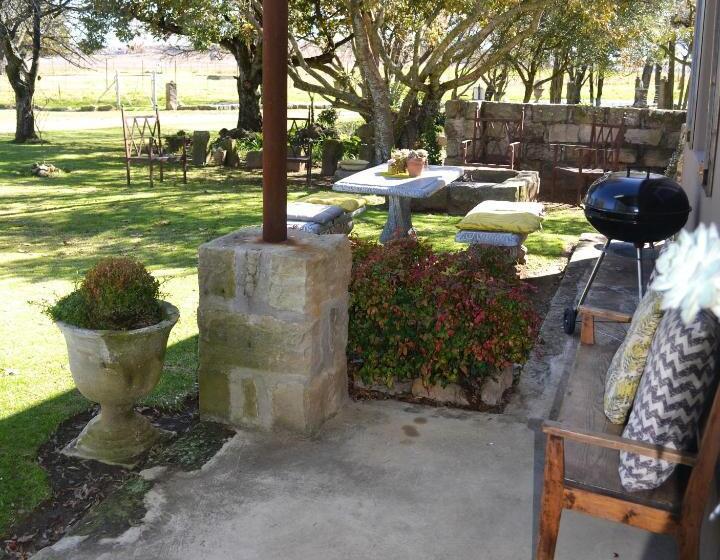 חדר משפחתי, Favour House