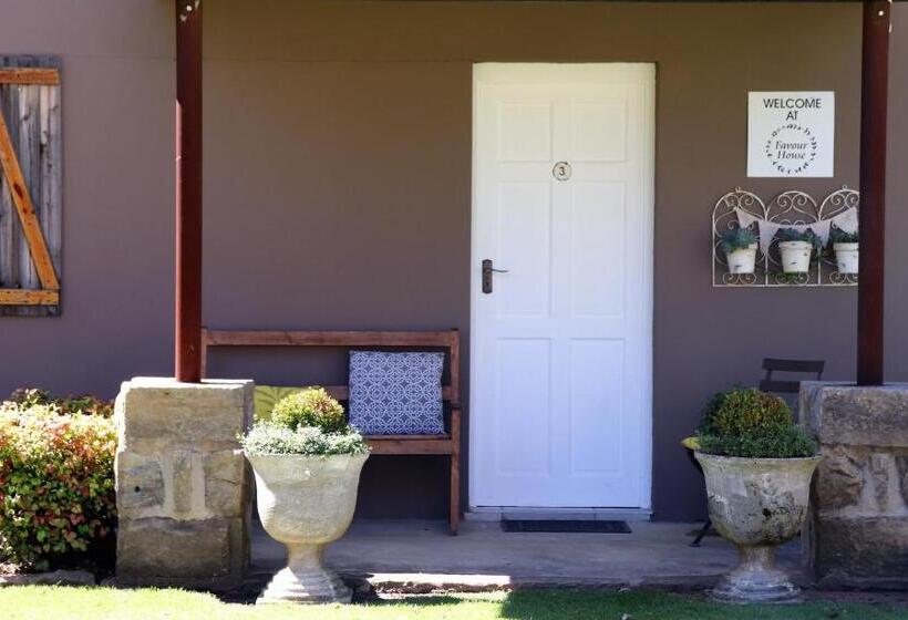 חדר משפחתי, Favour House