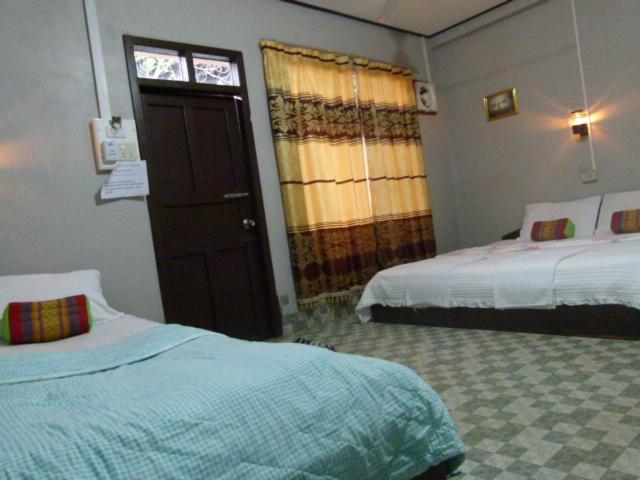 Chambre Triple Standard, Khamphouy Guesthouse