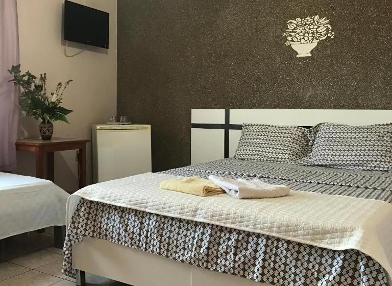 חדר דלוקס לשלושה, Pousada Castelinho