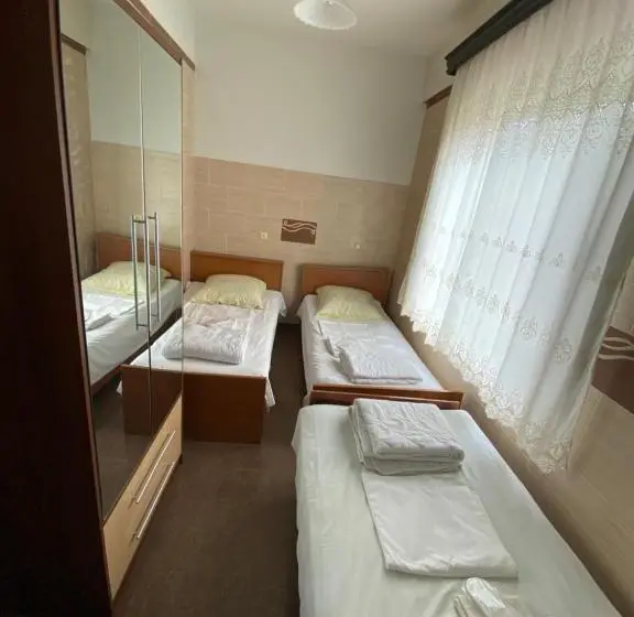 اتاق استاندارد سه نفره, Villa Jakos Paradise