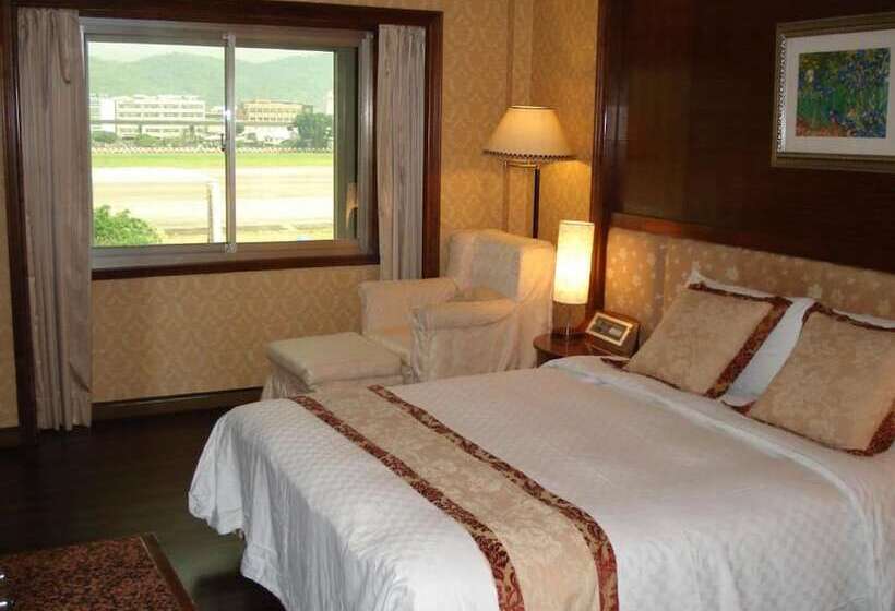 اتاق لوکس, Attic