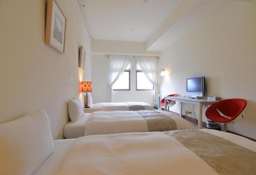 اتاق استاندارد سه نفره, Yago Inn