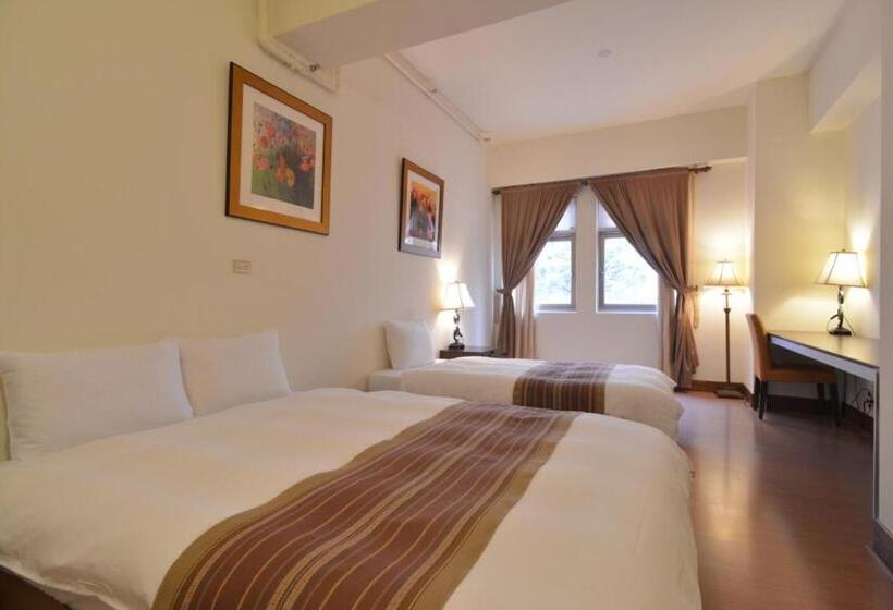 اتاق استاندارد سه نفره, Yago Inn