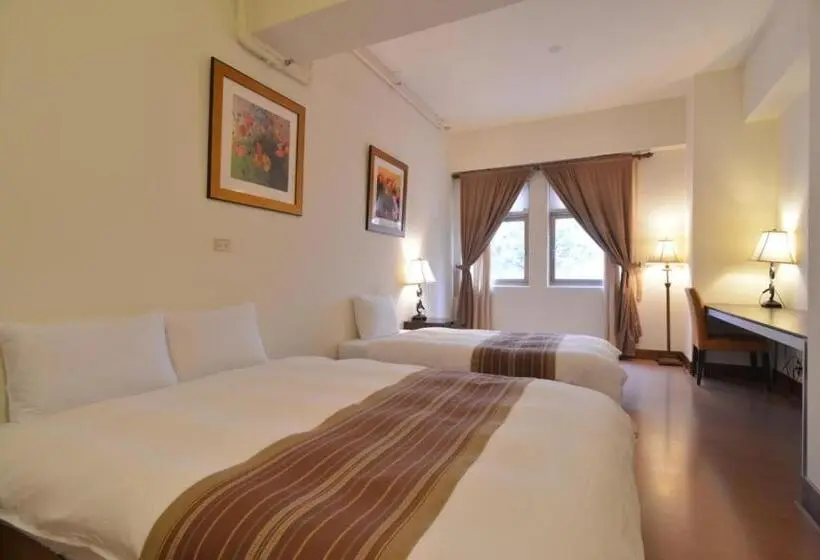 اتاق استاندارد سه نفره, Yago Inn