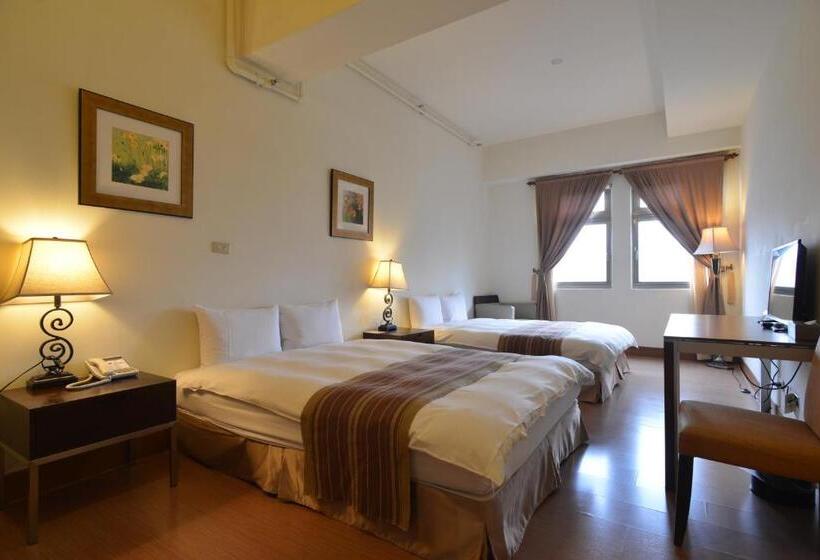 اتاق استاندارد چهار تخته, Yago Inn