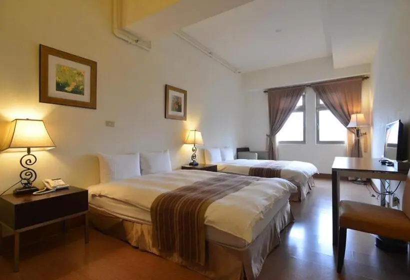 اتاق استاندارد چهار تخته, Yago Inn