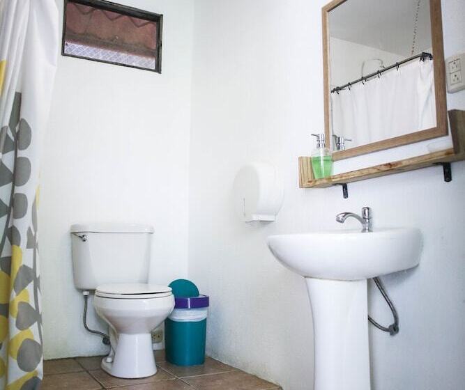 اتاق استاندارد با سرویس بهداشتی مشترک, Believe Surf & Yoga Lodge Santa Teresa