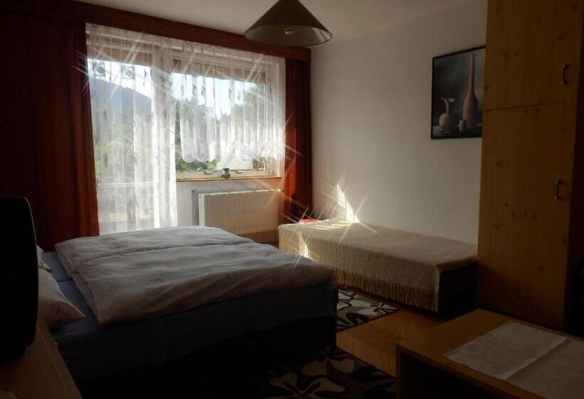 バルコニー付きスタンダードトリプルルーム, Guest House Krahulec