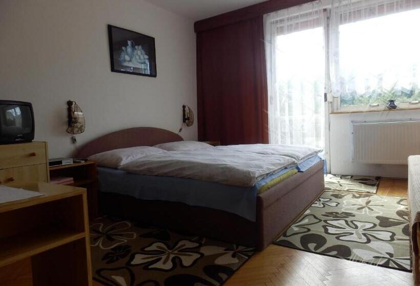 Standar Háromágyas Szoba Erkéllyel, Guest House Krahulec