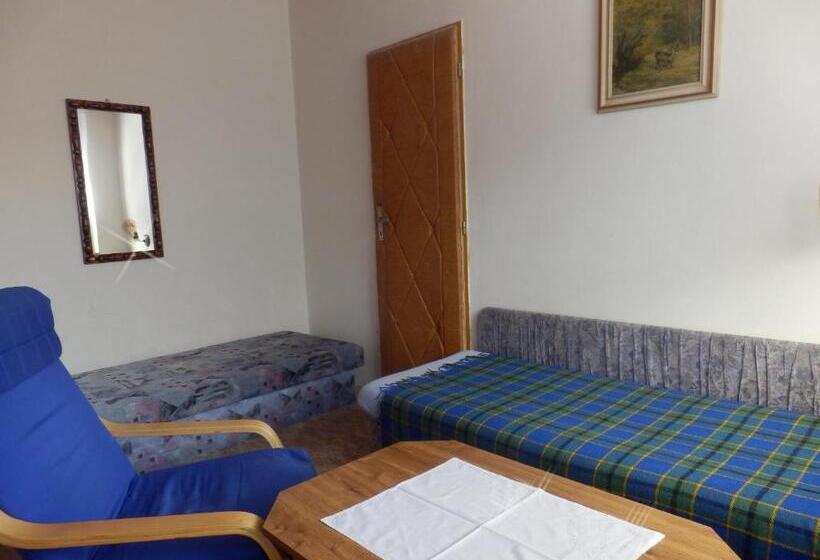 Lakosztály Erkéllyel, Guest House Krahulec