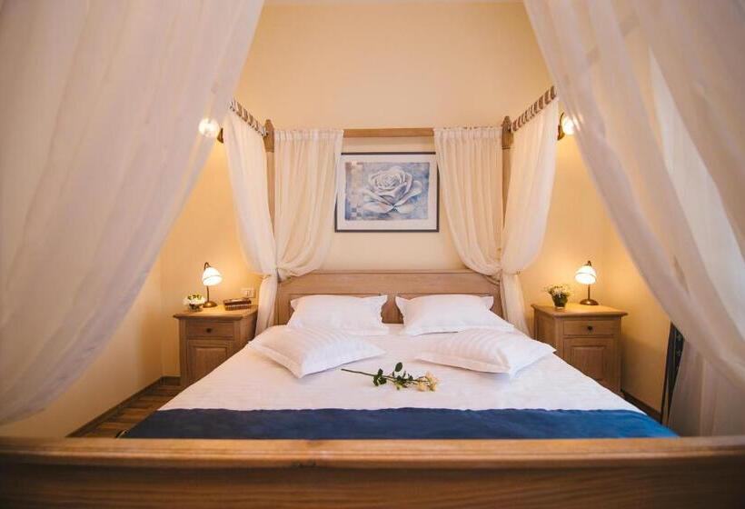 חדר סופריור, Karlhof