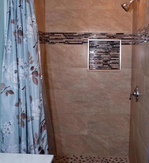 Люкс с Балконом, Seaport Inn