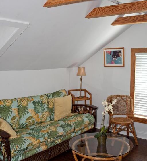 Студия Стандарт, Seaport Inn