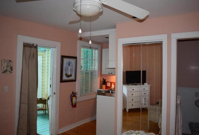 Студио Стандарт с Террасой, Seaport Inn