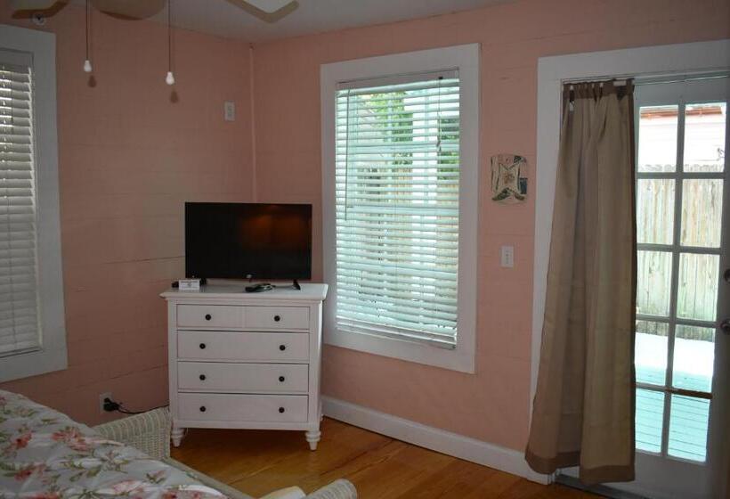 Студио Стандарт с Террасой, Seaport Inn