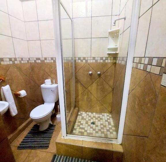 חדר סטנדרט לארבעה, Sundown Lodge