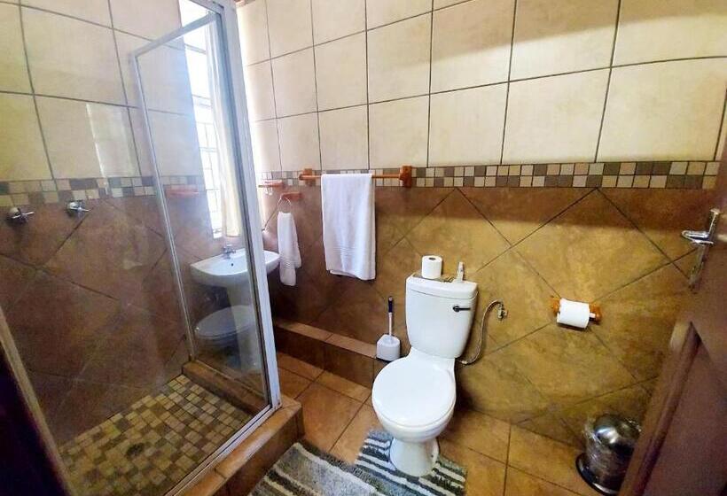 غرفة قياسية رباعية, Sundown Lodge