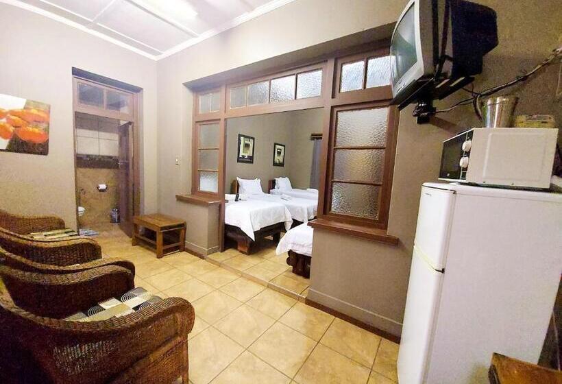 חדר סטנדרט לארבעה, Sundown Lodge