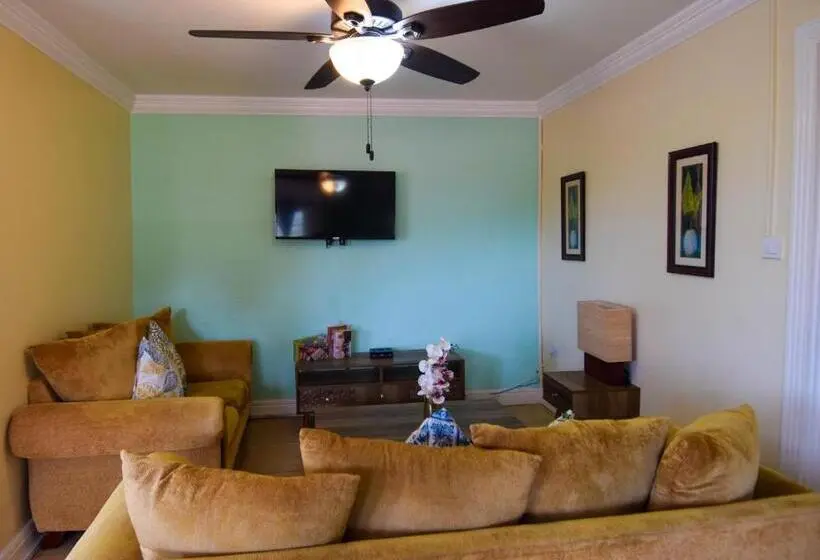 آپارتمان 1 خوابه با بالکن, Sea Piton View Apartment  Location, Convenience, Modern Living