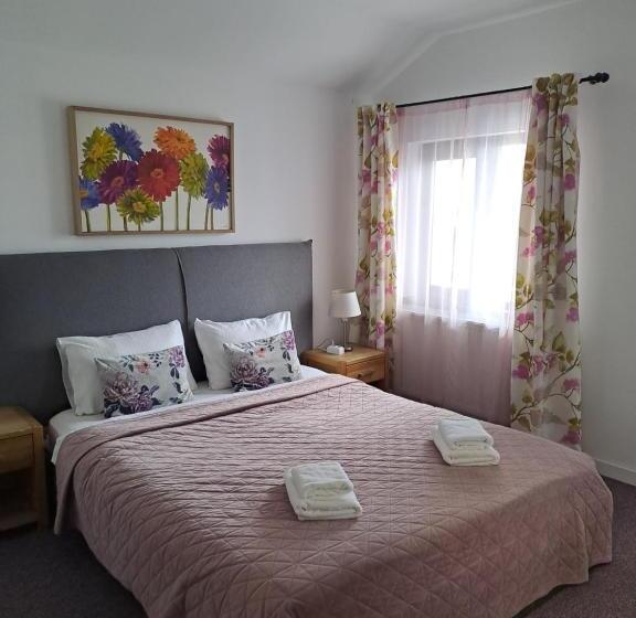 キングサイズベッドのスタンダードルーム, Alexander House