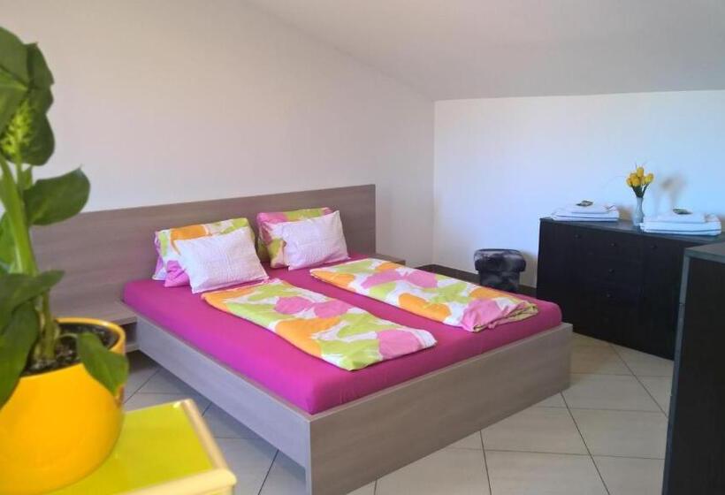 اتاق لوکس با تخت بزرگ, Kazinczy Apartment