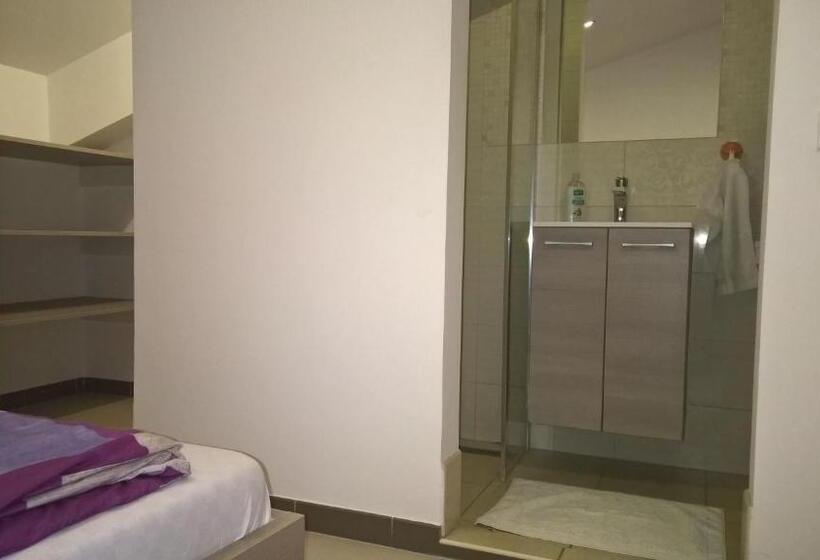 اتاق لوکس, Kazinczy Apartment