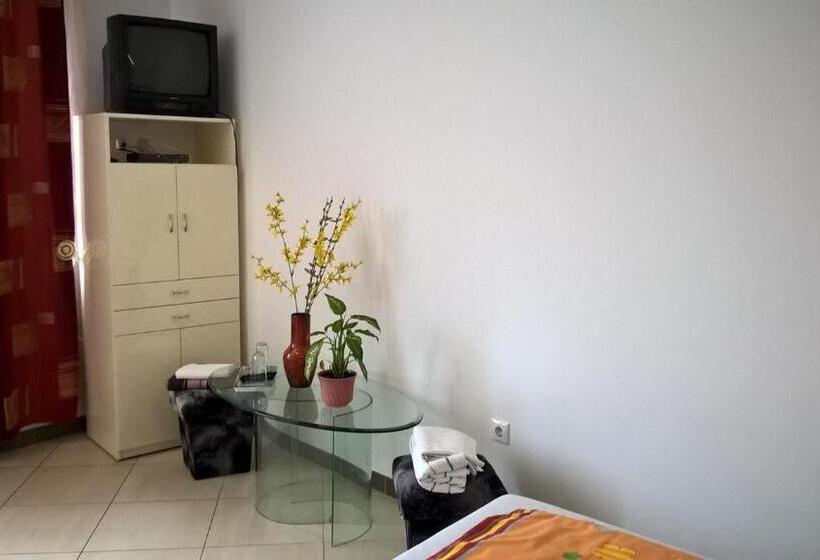 اتاق لوکس, Kazinczy Apartment