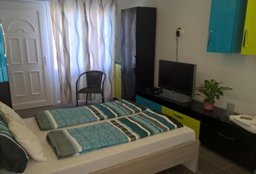 اتاق استاندارد برای معلولان, Kazinczy Apartment