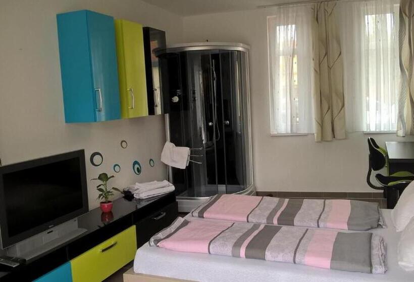 اتاق استاندارد برای معلولان, Kazinczy Apartment