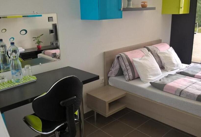 اتاق استاندارد برای معلولان, Kazinczy Apartment