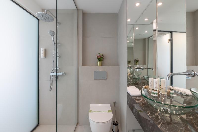 共用房间的床, Royal Guest House