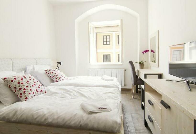 Quarto Estandar, Largo