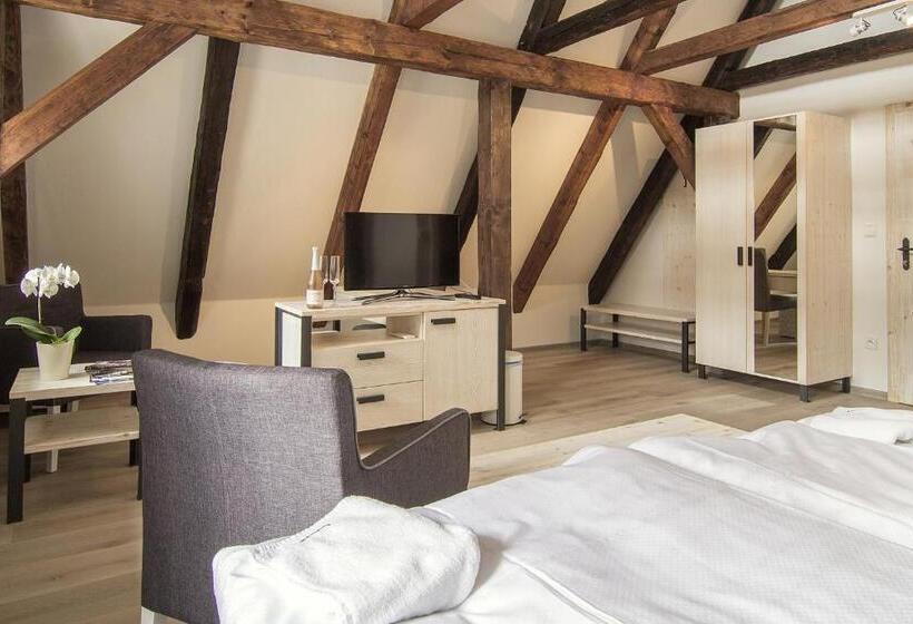 Quarto Deluxe, Largo