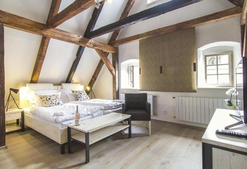 Quarto Deluxe, Largo