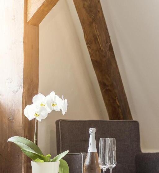 Quarto Deluxe, Largo