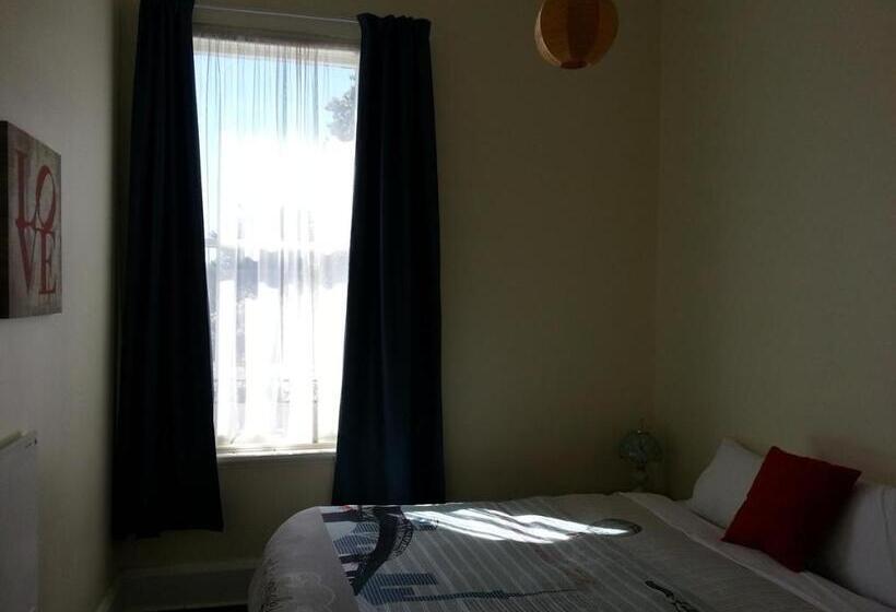 스탠다드 룸, Gladstone