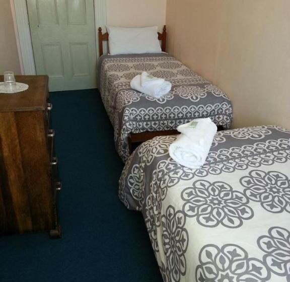 이코노미 룸, Gladstone