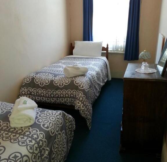 이코노미 룸, Gladstone